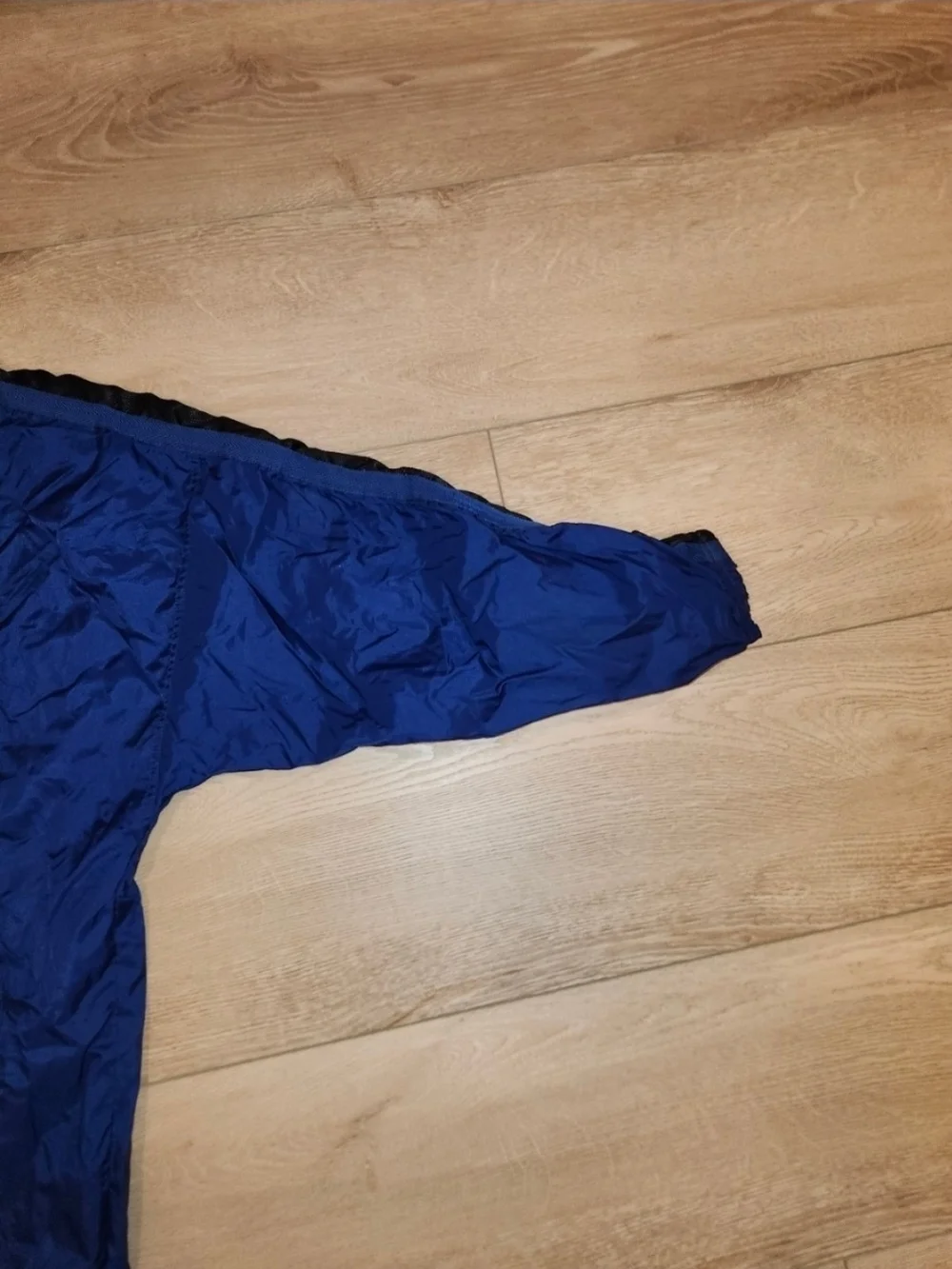 Nike Men's Hooded Windbreaker Jacket in Royal Blue with Black Accents